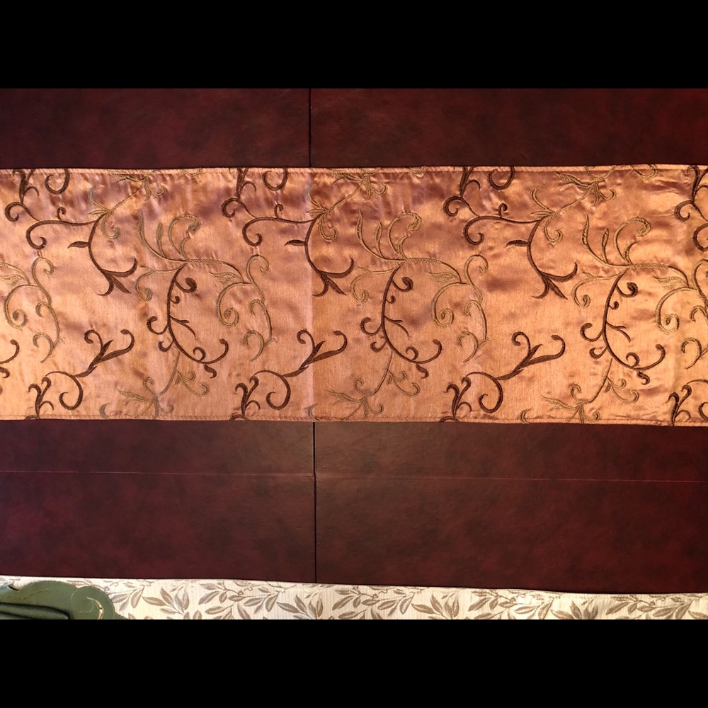 Embroidered Table Runner - Picture 2 of 3